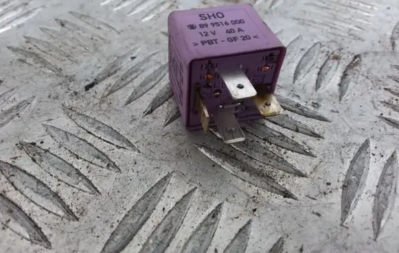 Volkswagen PASSAT B5 Other relay 431951253G 381