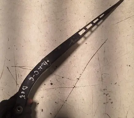 Front wiper blade arm