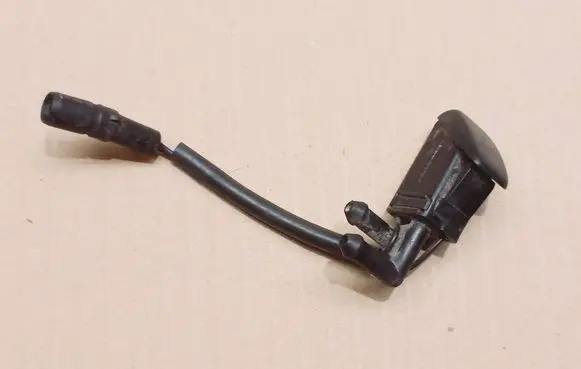 BMW 5 E28 Windshield washer spray nozzle 1378799 0690