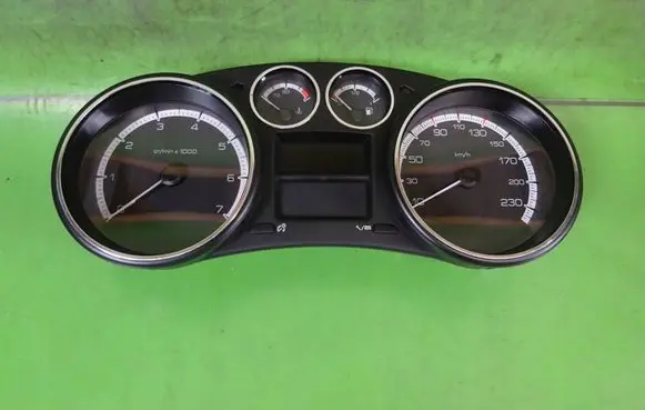 Peugeot 308 Speedometer (instrument cluster) 9674994880