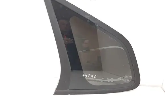 KIA Carens II Rear side window 43R000083