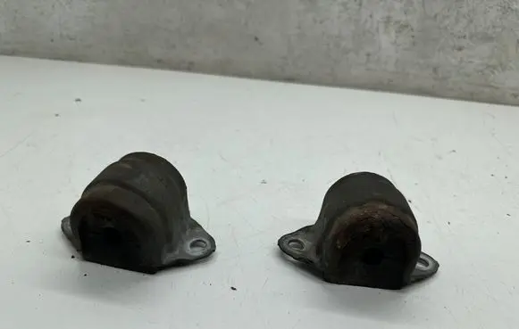 BMW 5 F10 F11 Sway bar bush bracket, rear 6775445