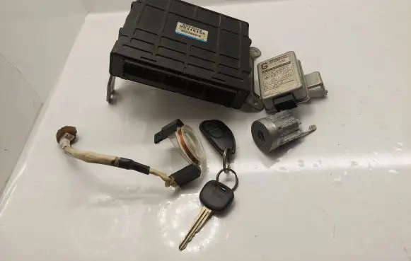 Mitsubishi Galant Engine ECU kit and lock set MD340456 E2T67673 MR252871