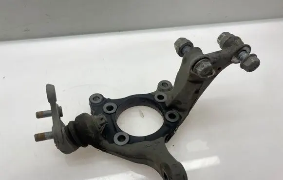 Toyota Prius+ (ZVW40) Front wheel hub