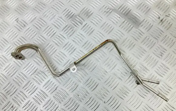 Engine coolant pipe/hose