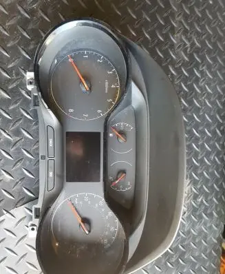 Opel Grandland X Speedometer (instrument cluster) 9826135280