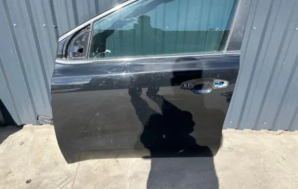 KIA Sportage Front door
