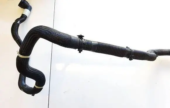 Engine coolant pipe/hose