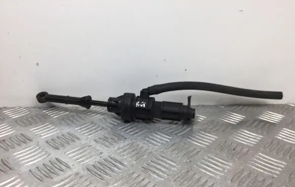 Nissan Navara D40 Clutch master cylinder