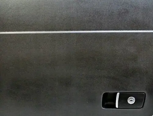 Volkswagen PASSAT B8 Glove box brak