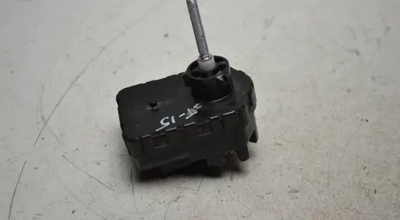 Toyota Avensis T250 Headlight level adjustment motor 16420