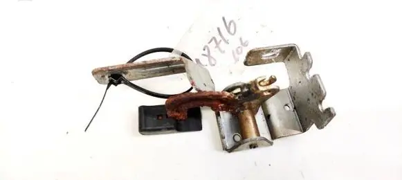Honda HR-V Fuel tank opening switch 