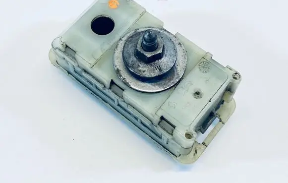 Peugeot 308 Radiator mount bracket 9800613580