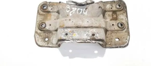 Volvo XC90 Engine mounting bracket