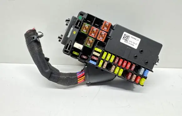 Opel Astra K Fuse module 15533696 20160927