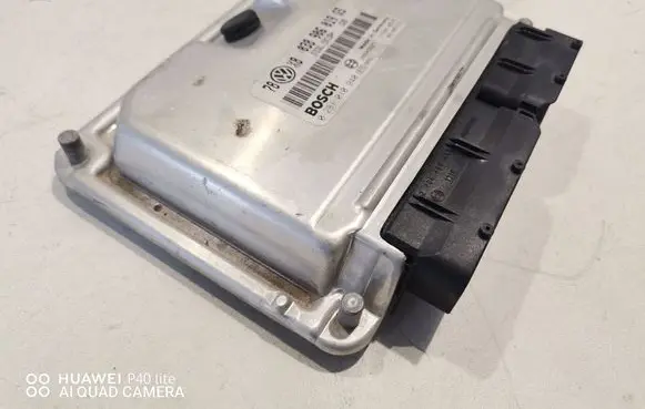 Volkswagen PASSAT B5.5 Engine control unit/module 038906019GS 0281010940 28SA5627