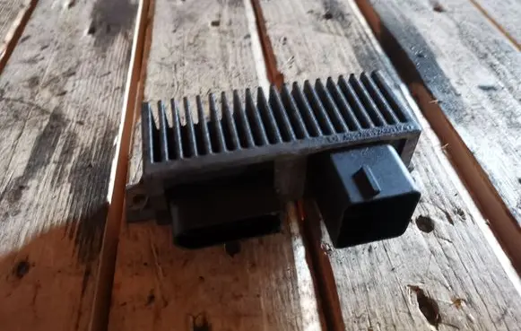 Glow plug pre-heat relay