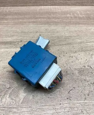 Toyota Yaris Door central lock control unit/module 8598052051 0515003580 USED