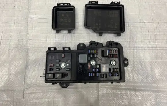 Land Rover Discovery 5 Fuse box set M8D2-14A073-AA