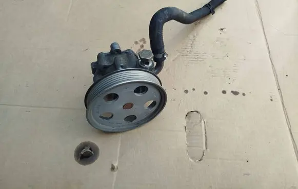 Audi A4 S4 B6 8E 8H Power steering pump 06B145255