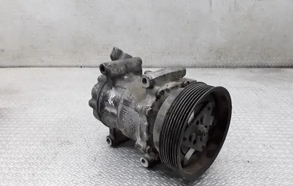 Renault Clio III Air conditioning (A/C) compressor (pump) 8200357173