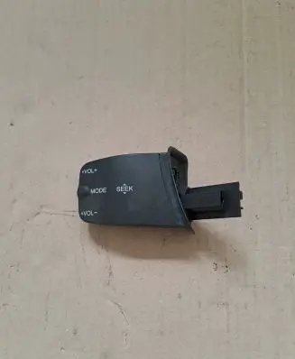 Ford Focus Multifunctional control switch/knob 758709