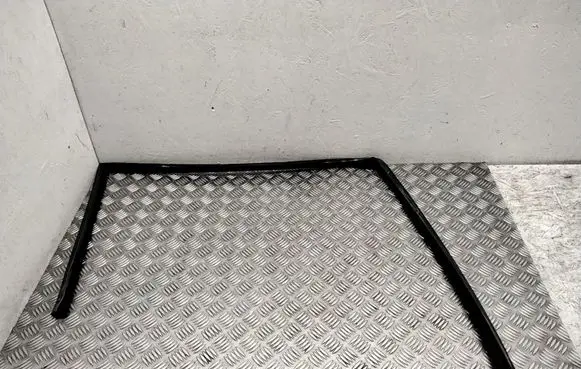 BMW X6 E71 Rubber seal front door window/glass 