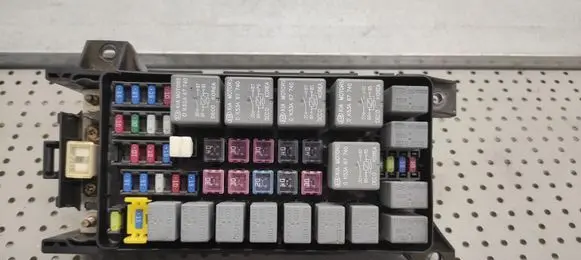 KIA Carnival Fuse module OK53H 10040412049 LO3H