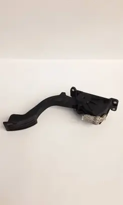 Accelerator throttle pedal