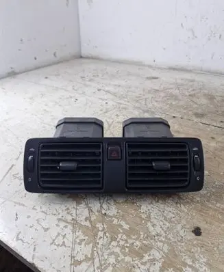 Volvo S40 Dash center air vent grill