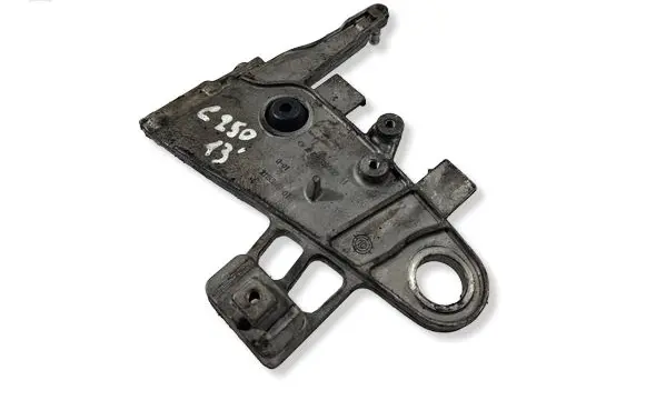 Mercedes-Benz C W204 Air filter cleaner box bracket assembly A6510902241
