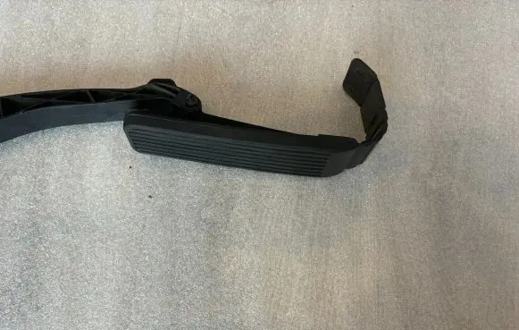 Mercedes-Benz E W210 Accelerator throttle pedal 2203010001 A2203010001