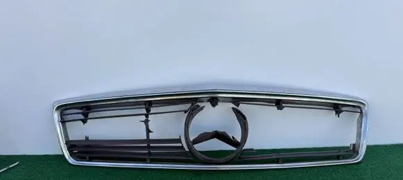 Mercedes-Benz SL R107 Front bumper upper radiator grill A1078881523