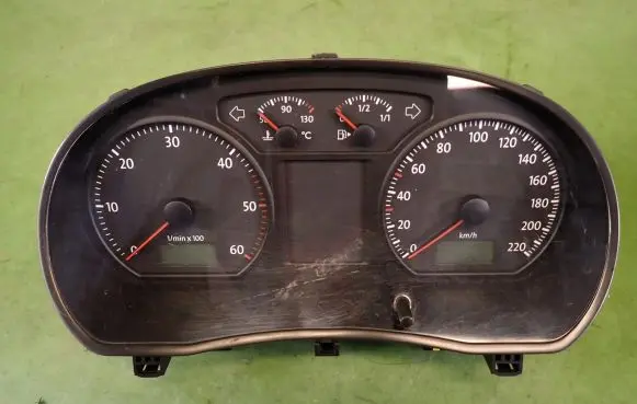 Volkswagen Polo IV 9N3 Speedometer (instrument cluster) 6Q0920825F