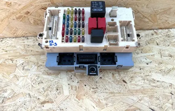 Alfa Romeo 147 Fuse module 46558760