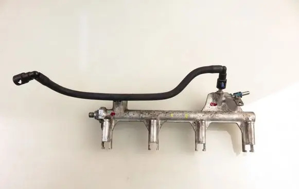 Opel Zafira B Fuel main line pipe 55351030