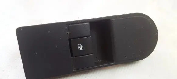 Opel Zafira B Electric window control switch 13228709