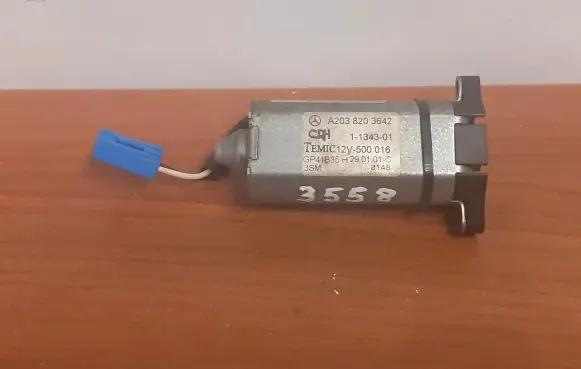 Mercedes-Benz C W203 Seat adjustment motor 3558 A2038203642