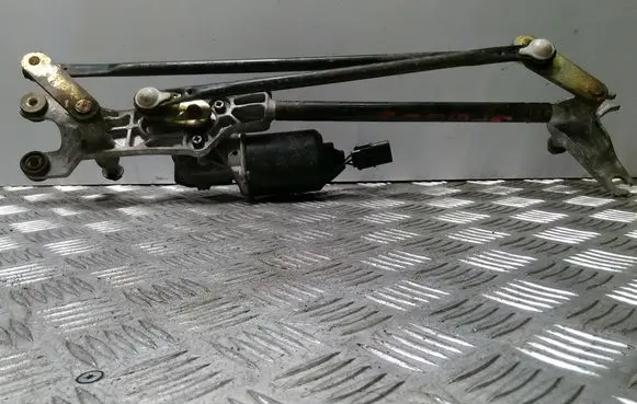 KIA Sorento Front wiper linkage and motor 981003E900