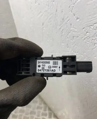 Chrysler Voyager Airbag deployment crash/impact sensor 04727261AD 2414203502 220307