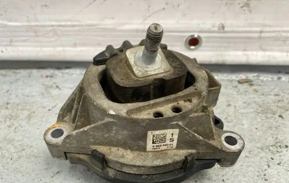 BMW X3 F25 Engine mount bracket 6868490