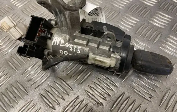 Toyota Avensis T220 Ignition lock 45020052