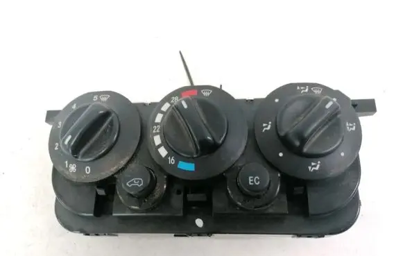 Mercedes-Benz A W168 Climate control unit 1688302085 Q150202