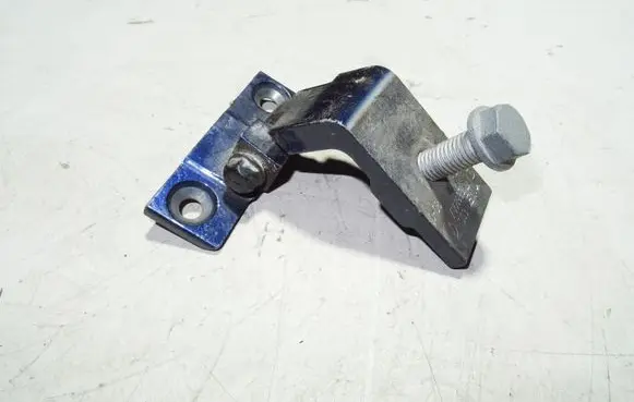 BMW 5 E60 E61 Rear door lower hinge 7068090