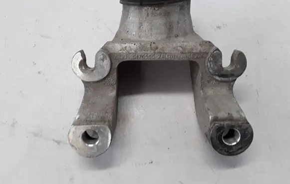 Volvo XC60 Front shock absorber mounting bracket 31476555