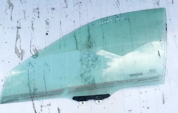 Honda Accord Front door window glass four-door