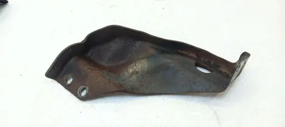 Mitsubishi 3000 GT Engine mounting bracket 