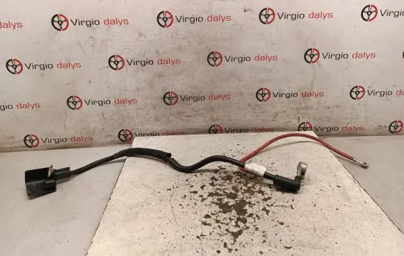 Volkswagen Touran II Positive cable (battery)