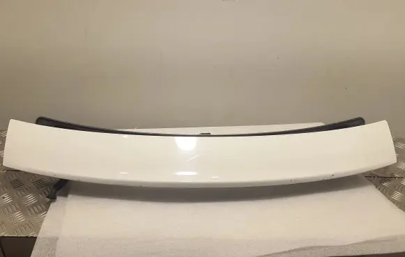 Tailgate/trunk spoiler