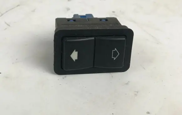 BMW 5 E39 Electric window control switch 8368932